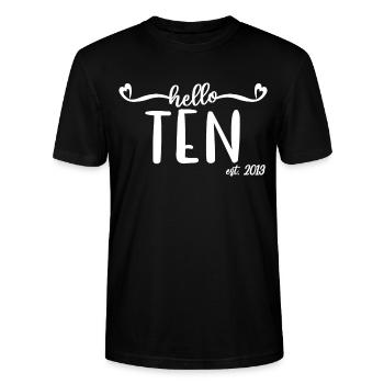 10e anniversaire enfants filles 10 hello ten est. 2013 - T-shirt bio CRAFTER Stanley Stella Unisexe - noir - Devant - Alina (178cm) & Michal (187cm)