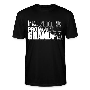 zum Opa befördert. Opa - Stanley/Stella Unisex Bio-T-Shirt CRAFTER - Schwarz - Vorne - Alina (178cm) & Michal (187cm)