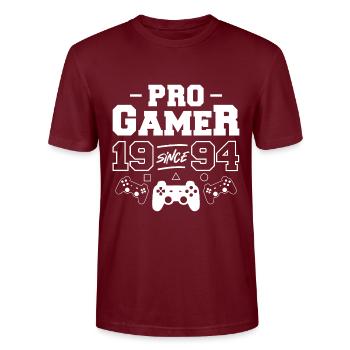 Pro Gamer 1994 - Stanley/Stella CRAFTER Unisex Organic T-Shirt - burgundy - Front - Alina (178cm) & Michal (187cm)