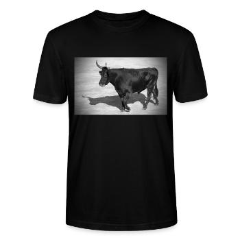 Taureau Camarguais photo en noir et blanc - T-shirt bio CRAFTER Stanley Stella Unisexe - noir - Devant - Alina (178cm) & Michal (187cm)