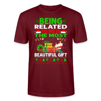 Being Related To Me – Lustiger Weihnachtsspruch - Stanley/Stella Unisex Bio-T-Shirt CRAFTER - Burgunderrot - Vorne - Alina (178cm) & Michal (187cm)