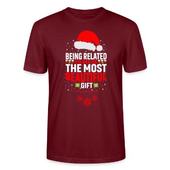 Being Related To Me – Lustiger Weihnachtsspruch - Stanley/Stella Unisex Bio-T-Shirt CRAFTER - Burgunderrot - Vorne - Alina (178cm) & Michal (187cm)
