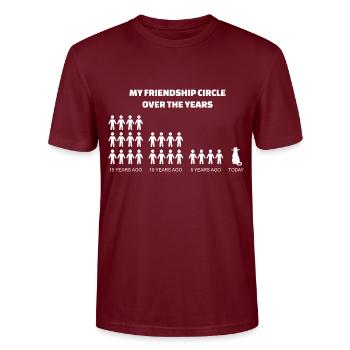 Katze Freund - Mein Freundeskreis über die Jahre - Stanley/Stella Unisex Bio-T-Shirt CRAFTER - Burgunderrot - Vorne - Alina (178cm) & Michal (187cm)