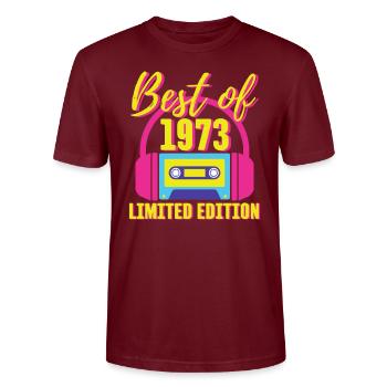 50th Birthday Best of 1973 Cassette Tape Retro 80s - Stanley/Stella CRAFTER Unisex Organic T-Shirt - burgundy - Front - Alina (178cm) & Michal (187cm)
