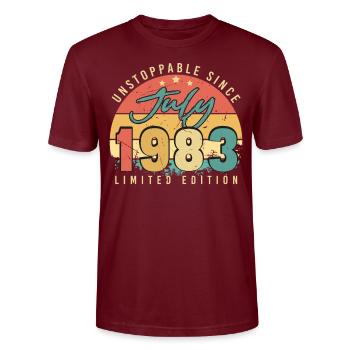 Retro Juli 1983 - Stanley/Stella Unisex Bio-T-Shirt CRAFTER - Burgunderrot - Vorne - Alina (178cm) & Michal (187cm)