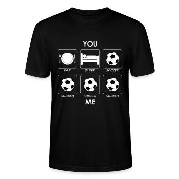 Soccer Eat Sleep You and Me - Lustiger Sport - Stanley/Stella Unisex Bio-T-Shirt CRAFTER - Schwarz - Vorne - Alina (178cm) & Michal (187cm)
