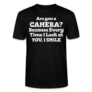 Sind Sie Eine Kamera? Lustig Cheesy Anmachspruch - Stanley/Stella Unisex Bio-T-Shirt CRAFTER - Schwarz - Vorne - Alina (178cm) & Michal (187cm)