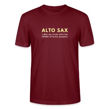alto saxophone player - Stanley/Stella CRAFTER Unisex Organic T-Shirt - burgundy - Front - Alina (178cm) & Michal (187cm)
