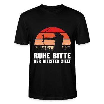 Ruhe bitte der Meister zielt Bogenschießen - Stanley/Stella Unisex Bio-T-Shirt CRAFTER - Schwarz - Vorne - Alina (178cm) & Michal (187cm)