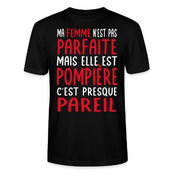 Ma femme n'est pas parfaite mais elle est pompière - T-shirt bio CRAFTER Stanley Stella Unisexe - noir - Devant - Alina (178cm) & Michal (187cm)