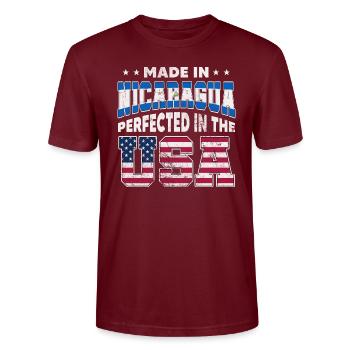 Made In Nicaragua Perfected In The Usa Nica - Stanley/Stella CRAFTER Unisex Organic T-Shirt - burgundy - Front - Alina (178cm) & Michal (187cm)
