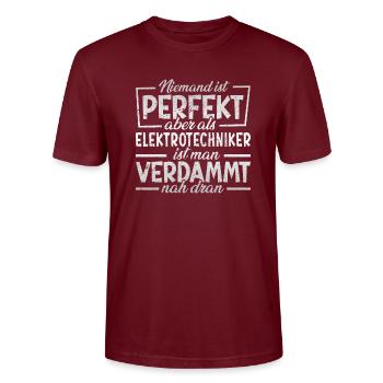 Elektrotechniker - Stanley/Stella Unisex Bio-T-Shirt CRAFTER - Burgunderrot - Vorne - Alina (178cm) & Michal (187cm)