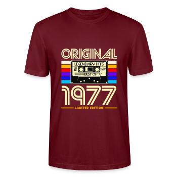 Original 1977 Retro Cassette - Stanley/Stella CRAFTER Unisex Organic T-Shirt - burgundy - Front - Alina (178cm) & Michal (187cm)
