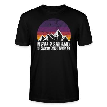 Neuseeland New Zealand IS CALLING AND I MUST GO - Stanley/Stella Unisex Bio-T-Shirt CRAFTER - Schwarz - Vorne - Alina (178cm) & Michal (187cm)