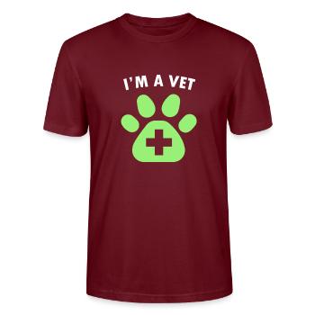 Veterinarian - Stanley/Stella CRAFTER Unisex Organic T-Shirt - burgundy - Front - Alina (178cm) & Michal (187cm)