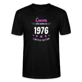 LES REINES SONT NÉES EN 1976 - T-shirt bio CRAFTER Stanley Stella Unisexe - noir - Devant - Alina (178cm) & Michal (187cm)