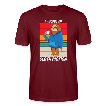 I Work In Sloth Motion Sarcasm - Stanley/Stella CRAFTER Unisex Organic T-Shirt - burgundy - Front - Alina (178cm) & Michal (187cm)