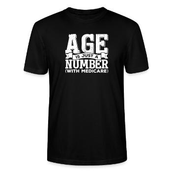 L’âge est le nombre Assurance-maladie Âge Seniors Hommes - T-shirt bio CRAFTER Stanley Stella Unisexe - noir - Devant - Alina (178cm) & Michal (187cm)