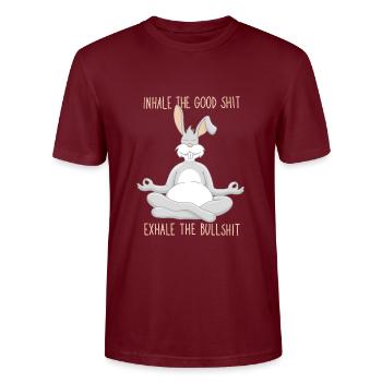 Inspirez de la bonne merde, expirez des conneries, Rabbit Yoga - T-shirt bio CRAFTER Stanley Stella Unisexe - bordeaux - Devant - Alina (178cm) & Michal (187cm)
