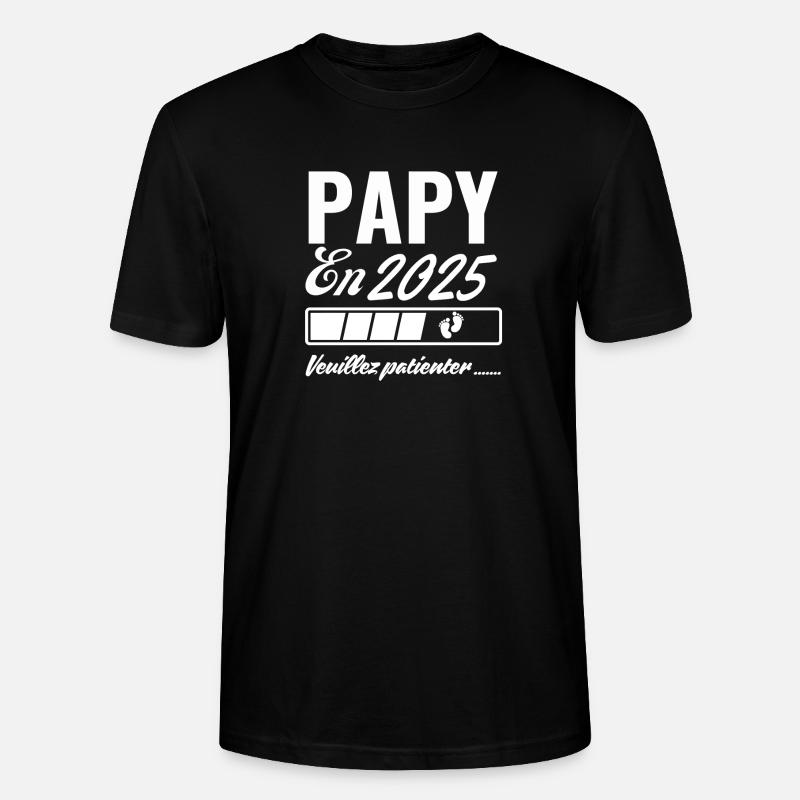 Opa im Jahr 2025, bitte warten - Stanley/Stella Unisex Bio-T-Shirt CRAFTER - Schwarz