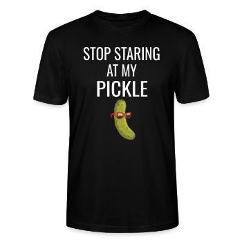 Humour Homme Concombre Arrête de regarder mon cornichon - T-shirt bio CRAFTER Stanley Stella Unisexe - noir - Devant - Alina (178cm) & Michal (187cm)
