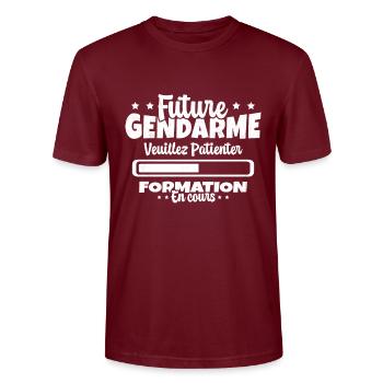 Future Gendarme Formation en Cours Humour - T-shirt bio CRAFTER Stanley Stella Unisexe - bordeaux - Devant - Alina (178cm) & Michal (187cm)