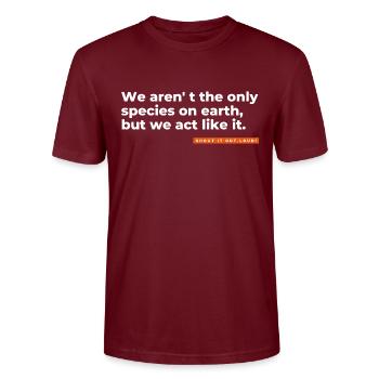 Nous ne sommes pas la seule espèce sur terre, mais nous... - T-shirt bio CRAFTER Stanley Stella Unisexe - bordeaux - Devant - Alina (178cm) & Michal (187cm)