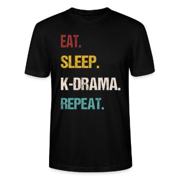 Eat Sleep K-Drama Repeat Korea Fan Movie T-shirt - Stanley/Stella Unisex Bio-T-Shirt CRAFTER - Schwarz - Vorne - Alina (178cm) & Michal (187cm)