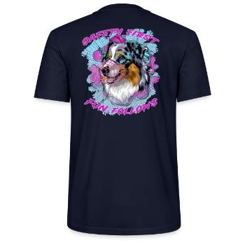 Safety First Fun Follows - Australian Shepherd - Stanley/Stella Unisex Bio-T-Shirt CRAFTER - Navy - Hinten - Michal (187cm)