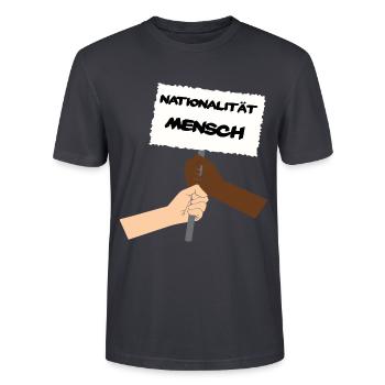Antifaschismus Nationalität Mensch Antirassismus - Stanley/Stella Unisex Bio-T-Shirt CRAFTER - Dunkles Graublau - Vorne - Alina (178cm) & Michal (187cm)