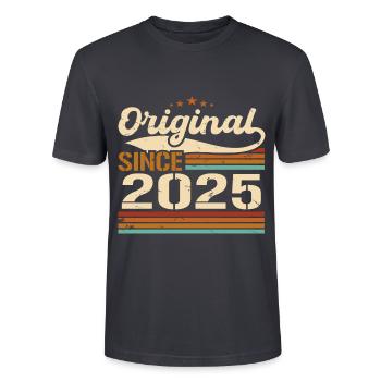 Original 2025 Vintage | Geburtstagsgeschenk 2025 - Stanley/Stella Unisex Bio-T-Shirt CRAFTER - Dunkles Graublau - Vorne - Alina (178cm) & Michal (187cm)