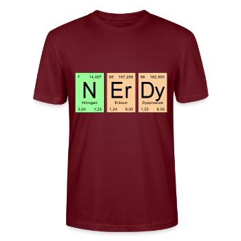 Tableau périodique - NErDy - T-shirt bio CRAFTER Stanley Stella Unisexe - bordeaux - Devant - Alina (178cm) & Michal (187cm)