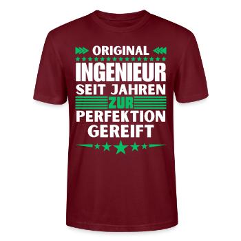 Zur Perfektion gereifter Ingenieur - Stanley/Stella Unisex Bio-T-Shirt CRAFTER - Burgunderrot - Vorne - Alina (178cm) & Michal (187cm)