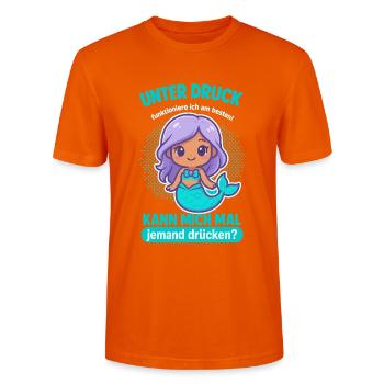 Under pressure mermaid - Stanley/Stella CRAFTER Unisex Organic T-Shirt - bright orange - Front - Alina (178cm) & Michal (187cm)