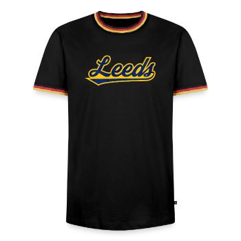 Leeds Script Logo Blau Gelb - Männer Kontrast-T-Shirt - Schwarz/Dreifarbig - Vorne - AI Model Male 178 light (178cm) & AI Model Male 185 light (185cm)