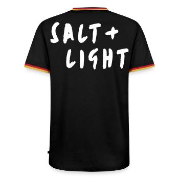Salt + light - Männer Kontrast-T-Shirt - Schwarz/Dreifarbig - Hinten - AI Model Male 185 light (185cm)