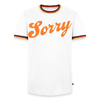 Sorry – Minimalistisches Statement - Männer Kontrast-T-Shirt - Weiß/Dreifarbig - Vorne - AI Model Female 172 light (172cm) & AI Model Male 185 light (185cm)
