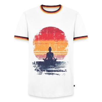 Sonnenuntergang Meditation - Männer Kontrast-T-Shirt - Weiß/Dreifarbig - Vorne - AI Model Female 172 light (172cm) & AI Model Male 185 light (185cm)