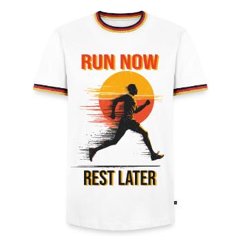 T-shirt de course – Courez maintenant, reposez-vous plus tard - T-shirt contrasté Homme - blanc/tricolore - Devant - AI Model Female 172 light (172cm) & AI Model Male 185 light (185cm)