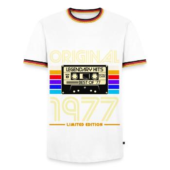 Original 1977 Retro Cassette - T-shirt contrasté Homme - blanc/tricolore - Devant - AI Model Female 172 light (172cm) & AI Model Male 185 light (185cm)