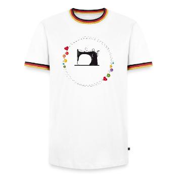 nostalgisch stilisierte Nähmaschine mit Knöpfe - Männer Kontrast-T-Shirt - Weiß/Dreifarbig - Vorne - AI Model Female 172 light (172cm) & AI Model Male 185 light (185cm)