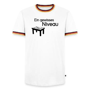 Ein gewisses Niveau - Männer Kontrast-T-Shirt - Weiß/Dreifarbig - Vorne - AI Model Female 172 light (172cm) & AI Model Male 185 light (185cm)