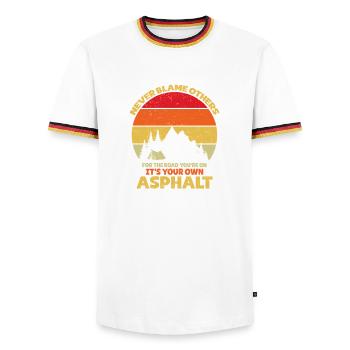 Camping Scouts Bergwanderung Waldcamper - Männer Kontrast-T-Shirt - Weiß/Dreifarbig - Vorne - AI Model Female 172 light (172cm) & AI Model Male 185 light (185cm)