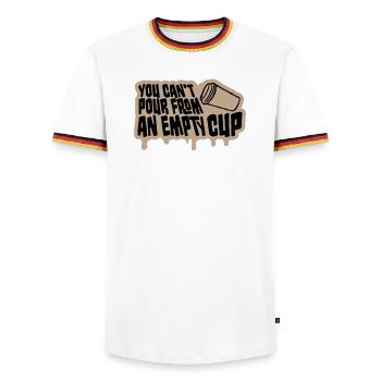On ne peut pas verser dans un gobelet vide Soins personnels - T-shirt contrasté Homme - blanc/tricolore - Devant - AI Model Female 172 light (172cm) & AI Model Male 185 light (185cm)