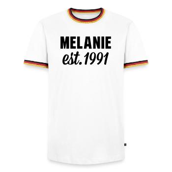 Melanie est 1991 - Männer Kontrast-T-Shirt - Weiß/Dreifarbig - Vorne - AI Model Female 172 light (172cm) & AI Model Male 185 light (185cm)