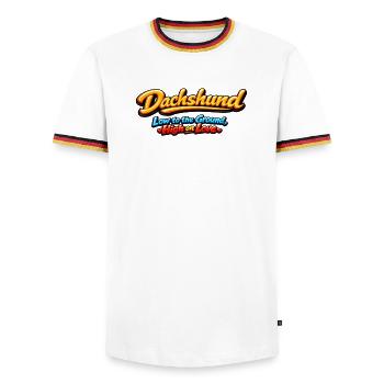 Teckel : Terrain bas, amour élevé - T-shirt contrasté Homme - blanc/tricolore - Devant - AI Model Female 172 light (172cm) & AI Model Male 185 light (185cm)