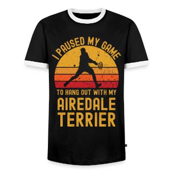 Tennis und Airedale-Terrier - Männer Kontrast-T-Shirt - Schwarz/Weiß - Vorne - AI Model Female 172 light (172cm) & AI Model Male 178 light (178cm)