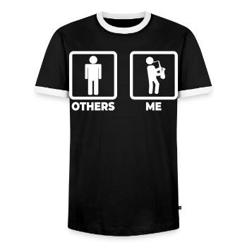 Figurine de saxophone bâton - T-shirt contrasté Homme - noir/blanc - Devant - AI Model Female 172 light (172cm) & AI Model Male 178 light (178cm)