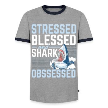 Stressé, béni et obsédé par les requins Meeresb - T-shirt contrasté Homme - gris/marine  - Devant - AI Model Female 172 light (172cm) & AI Model Male 178 light (178cm)