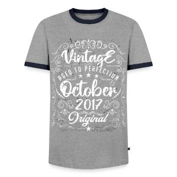 Vintage geboren im Oktober 2017. - Männer Kontrast-T-Shirt - Grau/Navy  - Vorne - AI Model Female 172 light (172cm) & AI Model Male 178 light (178cm)